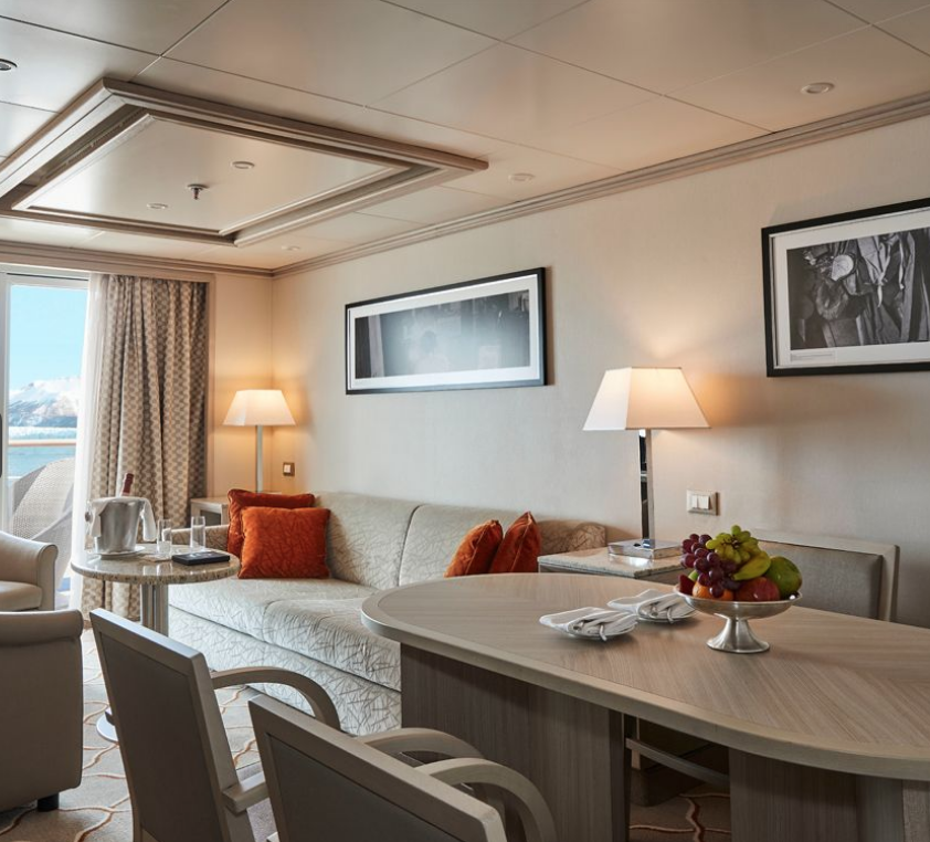 Silver medallion suite.png